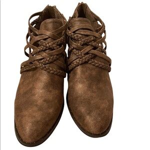 True Craft Bronze Shoes Size 10M